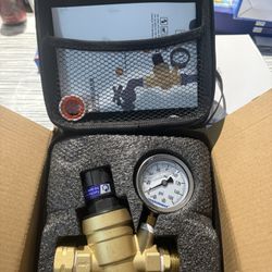 Adjustable  RV Water Pressure Regulator With 160 PSI Liquid-Filled Gauge, Inlet Screened Filter, And Portable Bag For Camper, Trailer, Garden, And Plu