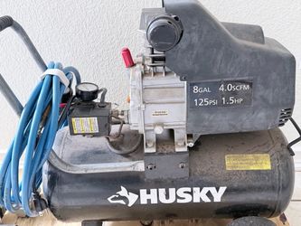 Husky 8 Gallon Air Compressor 125 PSI and Extras