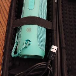 Authentic JBL Flip 4  Bluetooth Speaker (Teal)W/Travel Case 