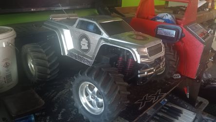 Classic Traxxas T-Maxx (Nitro/Electric)