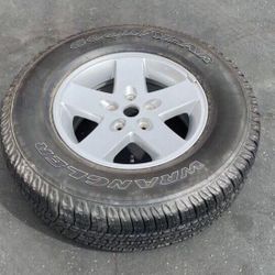 1 X 245/75r17 5x5 5x127 Jeep JK wrangler Stock Aluminum Wheels Rims With 100% Tires Treads!!!!