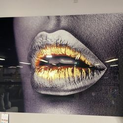Golden Lips Wall Decor