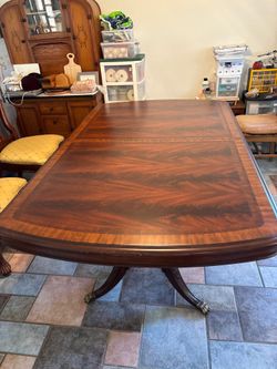 Traditional Mahogany Dining Set – 8 Chairs + 2 Leaves + Pedestal Base