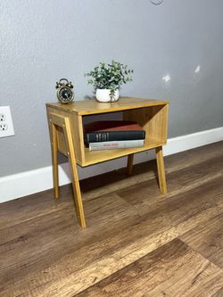 Bamboo Nightstand / End Table – Natural Wood Look