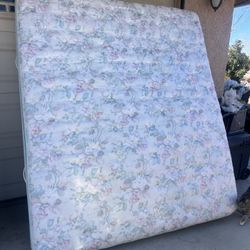 King Size Mattress And Box Springs 