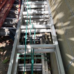 Escalera de 40 pies seminueva cuatro 80 $400 80