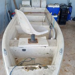 2009 11 Ft 10 In Fiberglass Boat