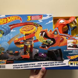 Hot Wheels City Toy Car Track Set, Pizza Slam Cobra Attack Playset