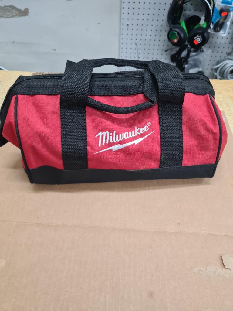 Milwaukee
M12 12V Lithium-Ion HACKZALL Cordless Reciprocating Saw