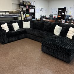 Sectional With Chaise 