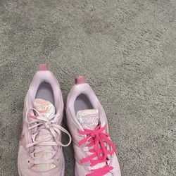 Nike Aunt Pearls Size 10.5