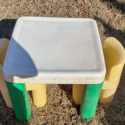 "Little Tyke Land" Table -2 Chairs.