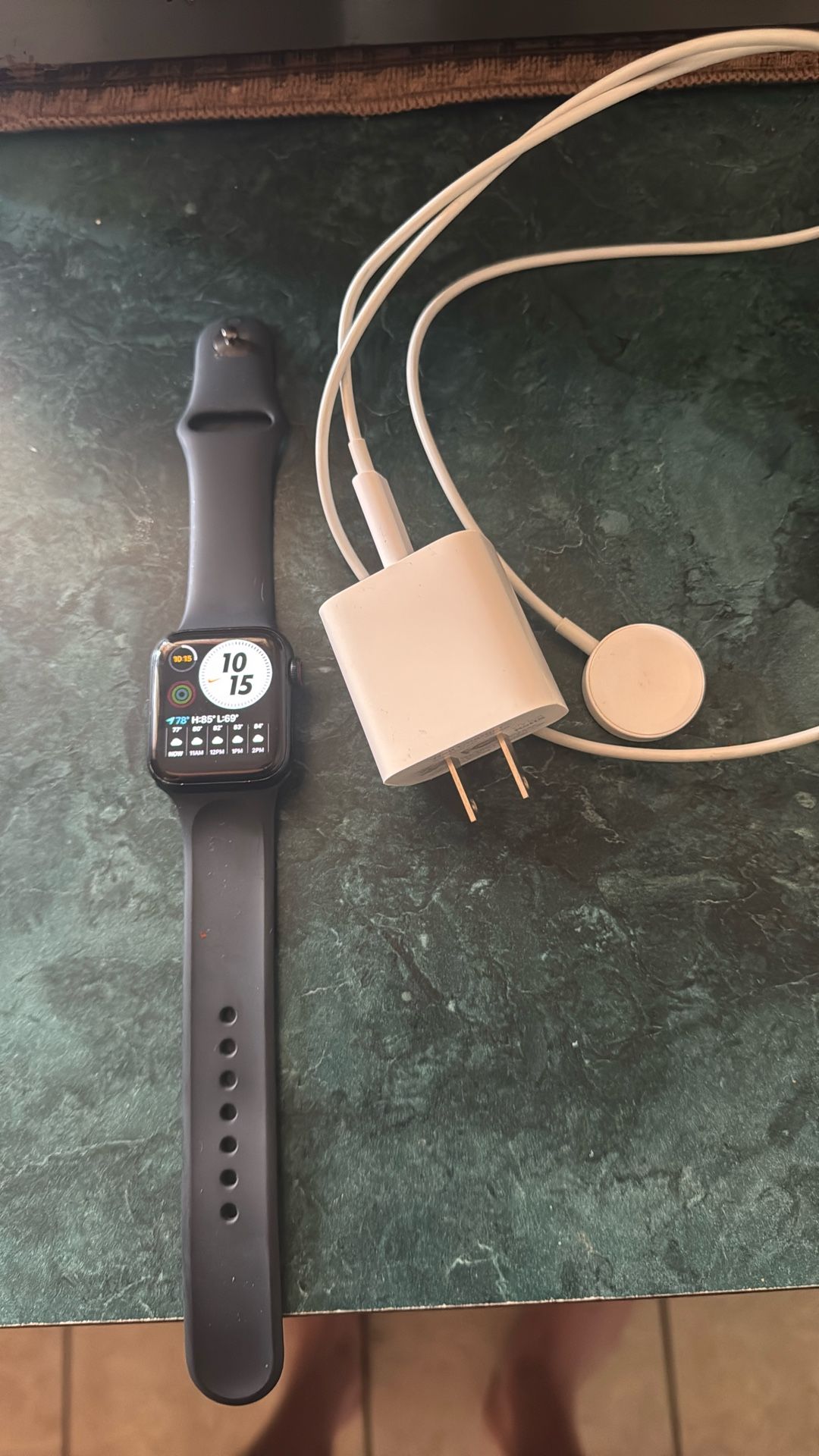 Apple Watch Se In Good Condition Unlocked