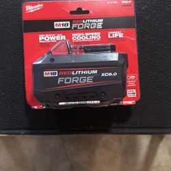 Milwaukee M18 18V Lithium-Ion REDLITHIUM FORGE XC 8.0 Ah Battery Pack