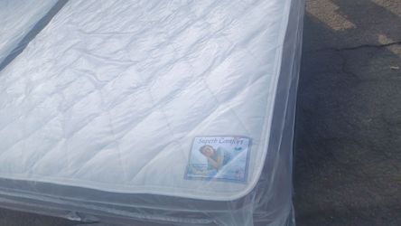 Brand New King Size Pilllowtop Mattress and box Spring free delivery The delivery is free for 20 minutes