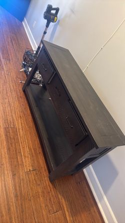 Entry way table
