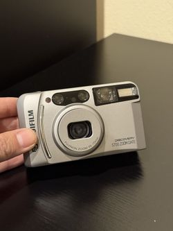 FujiFilm Discovery S700 Zoom 35mm Point And Shoot Film Camera