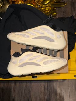 Yeezy 700 v3 azael