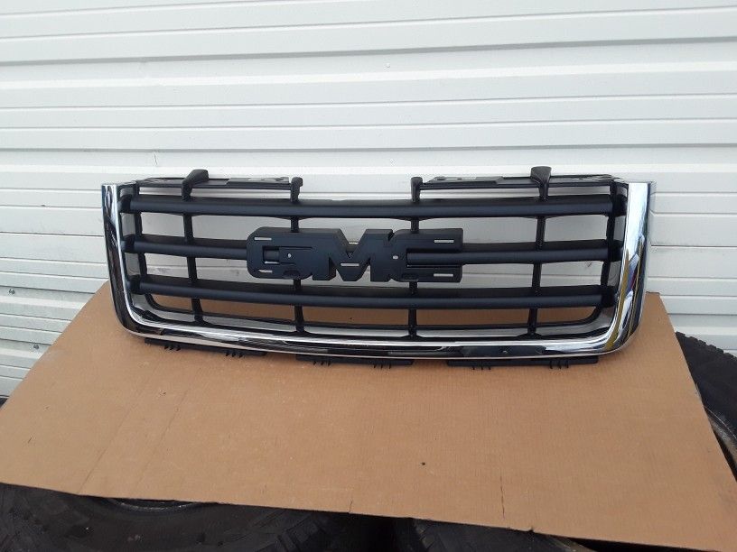 Auto Parts 2007 To 2010 GMC Sierra Pickup Truck Front Grill OEM.
