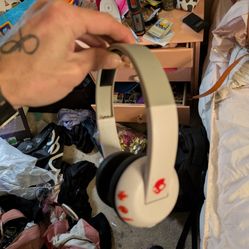 Skullcandy Uproar Wireless Bluetooth Headphones 
