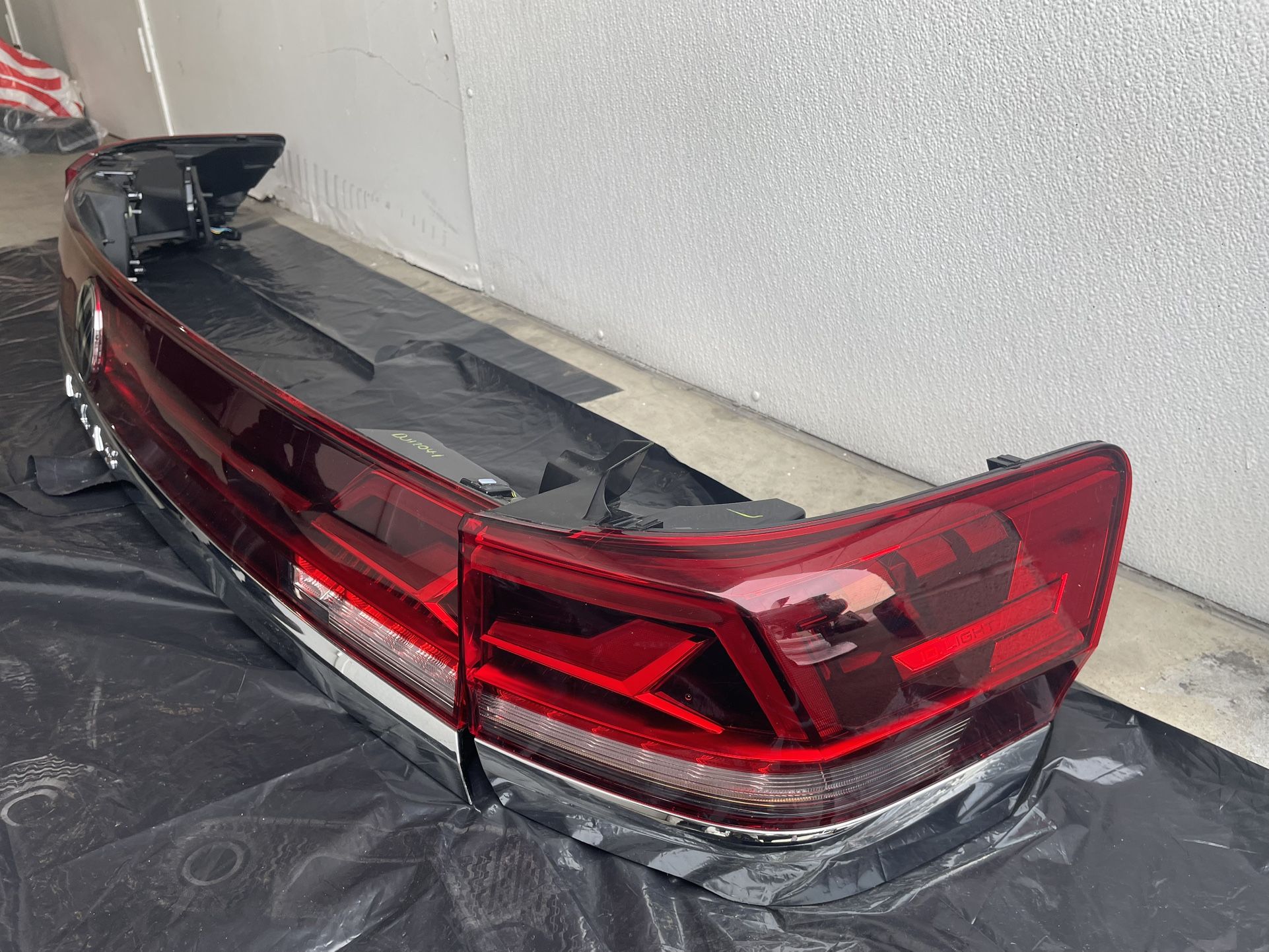 2024 Volkswagen Atlas 2024 Tail Lights Complete Rear OEM