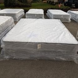New queen set delivered $335