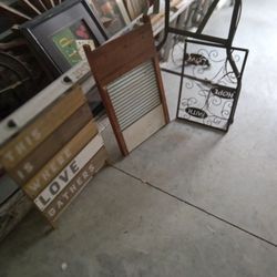 Wall Decorations And Clocks