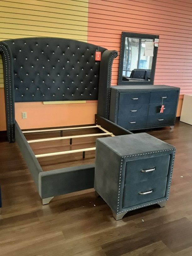 New Last One For A While 4 Piece Queen Bedroom Set