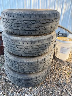 215/70r16 Like new tires