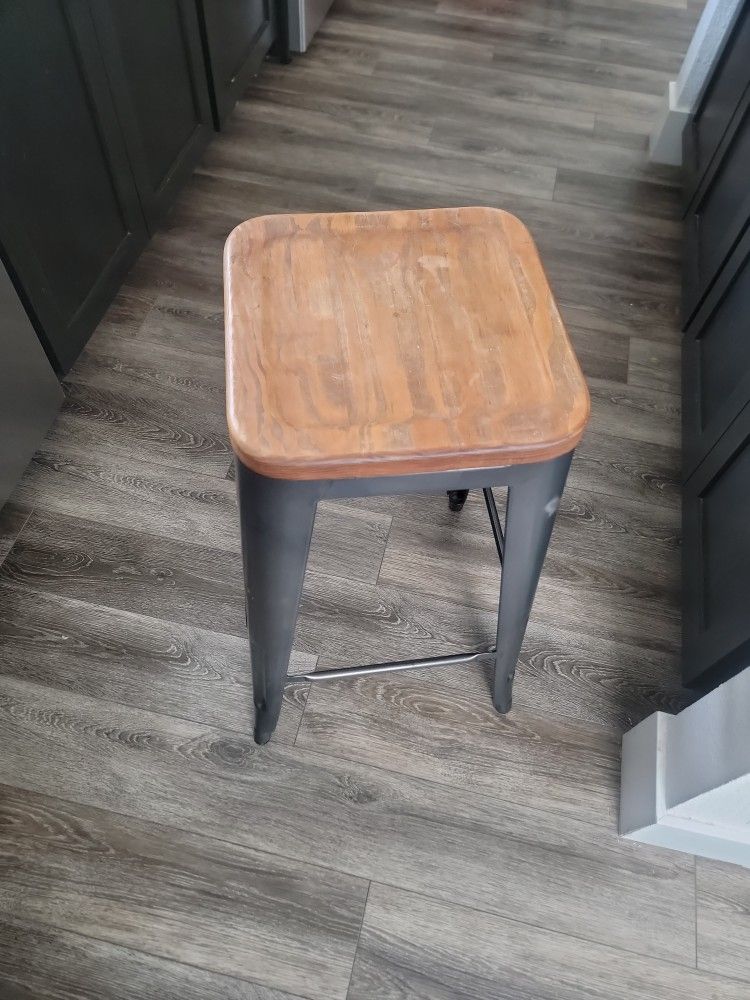Set Of 2 Barstools Wooden Finish On Seat 