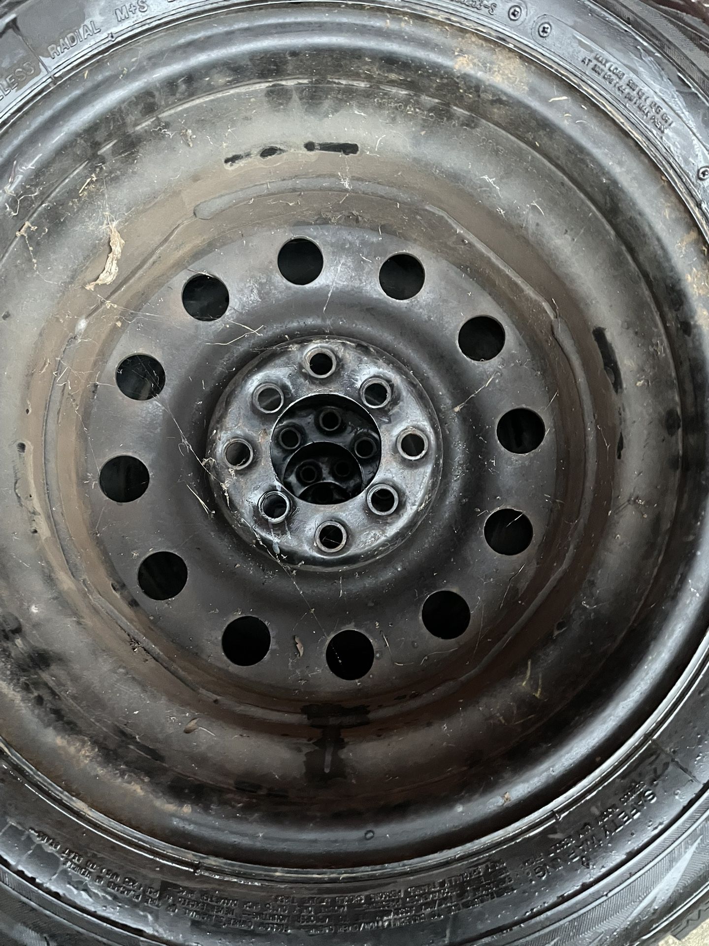 Bridgestone Blizzak 195 60 R15 Winter Tire Set On Rims. Not studded.