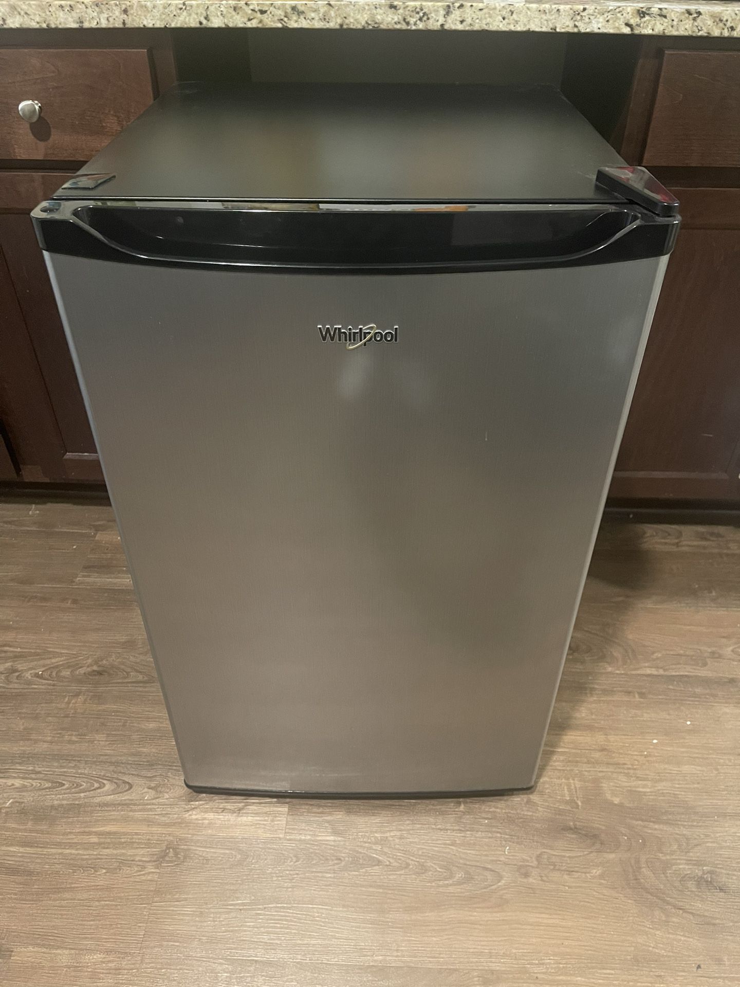 Whirlpool mini fridge 4.3