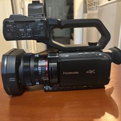 Panasonic HC-X2000 UHD 4K 3G-SDI/HDMI Pro Camcorder with 24x Zoom LIKE NEW 
