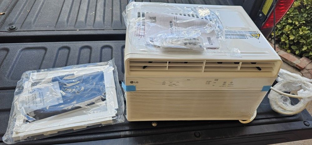 LG6,000BTU115V250Sq.ftNew Window Air Conditioner with Remote