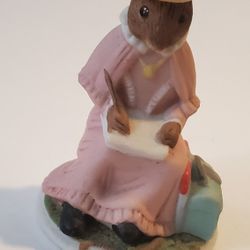 Cute Women Mouse Wearing Dress And Hat Readibg Figurine 