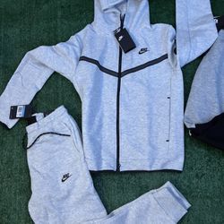 Nike Tech Set