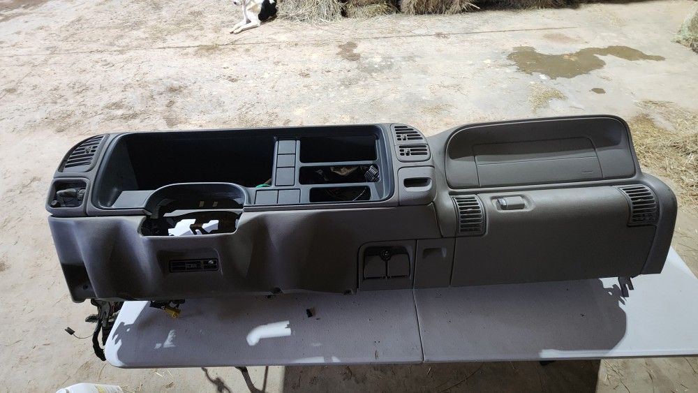 97-98 Chevy GMC Dashboard 