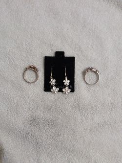 flower rings and earrings 