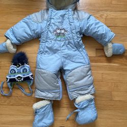 Baby winter suite with removable insert