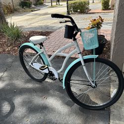 Women’s Huffy Carlisle Beach Cruiser – Blue/White – Flat Tires