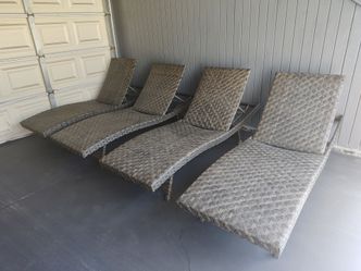 4 Outdoor patio chaise lounge chairs, pool furniture loungers