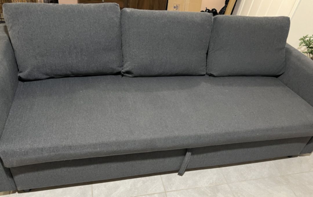 Futon Pull Out Bed/ Couch