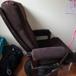 Recliner chair in good working condition 