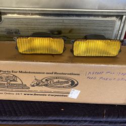 Set Of Ford Granada, Turn Signal And Parking Light Assembly.