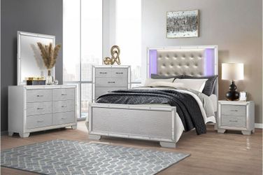 Glamorous style Queen Bed/Bedroom Set Features LED Light w/Mirror Trim 
