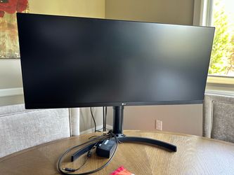 LG UltraWide 34” Monitor QHD (3440x1440)