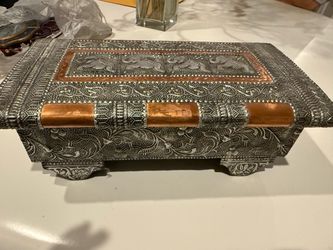 vintage handcrafted Indian decorative keepsake/jewerly box
