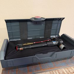Disney Parks Star Wars Galaxy's Edge Legacy Lightsaber Kylo Ren!