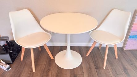 Mid-Century Modern Tulip Pedestal Table and 2 Chair Set