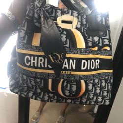 Women’s Purse With Strap 